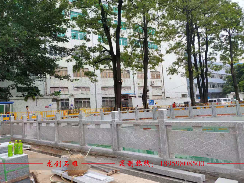 廣東省深圳市龍崗區(qū)石雕魚(yú)塘欄桿制作安裝